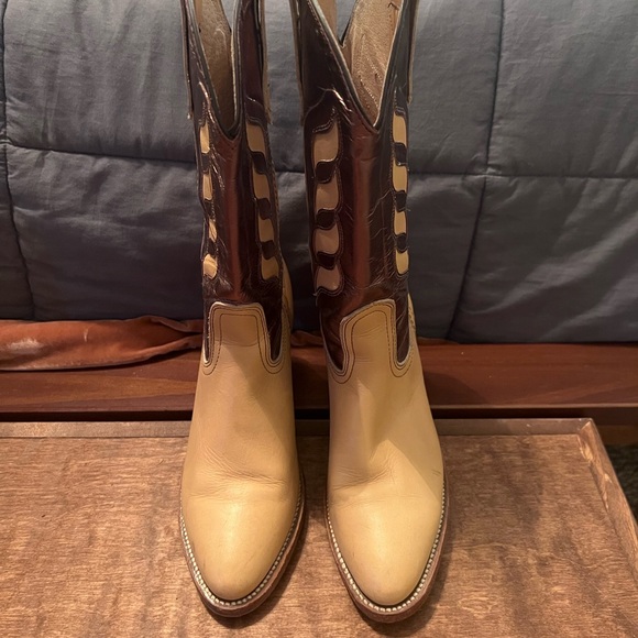 Beautiful Frye metallic boots! - Picture 2 of 6